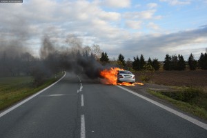 mercedes-benz-zacal-horet-za-jizdy-bylany-2