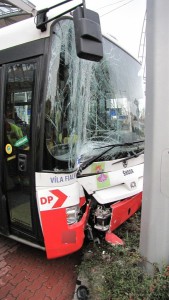 nehoda-trolejbusu-hradec-kralove-25-11-2015-1