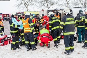 dopravni-nehoda-autobusu-u-horicek-na-nachodsku-6-1-2016-1