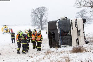 dopravni-nehoda-autobusu-u-horicek-na-nachodsku-6-1-2016-2