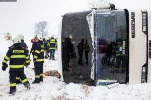 dopravni-nehoda-autobusu-u-horicek-na-nachodsku-6-1-2016-3