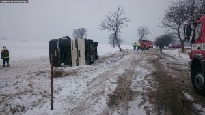 dopravni-nehoda-autobusu-u-horicek-na-nachodsku-6-1-2016