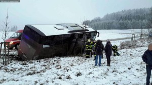 nehoda-autobus-mladkov-ctvtek-14-1-2016