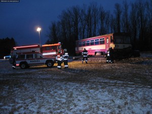 nehoda-rychnovsko-stret-auta-s-vlakem-13-1-2016-9