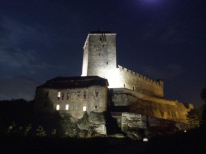hrad-kost-nocni-foto