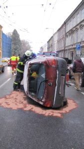dopravni-nehoda-hradec-kralove-komenskeho-10-11-2016-2