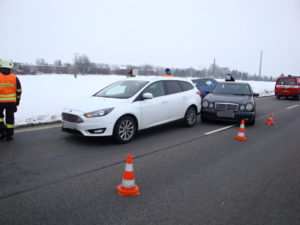 Hromadná dopravní nehoda I/33 - Hradec Králové - Jaroměř - 24.1.2017