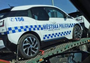 mestska-policie-hradec-kralove-elektro-bmw