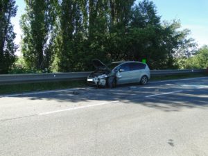 dopravni-nehoda-lochenice-1