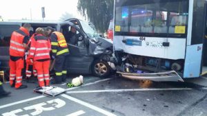 dopravni-nehoda-trolejbus-semtin-2