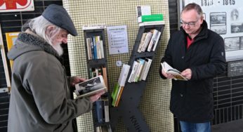 Cestu vlakem z pardubického nádraží Vám může zpříjemnit kniha z nádražní knihovny