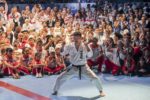 prezident SKIF před účastníky MS karate SKIF 2019 cvičí na nástupu mistrovskou kata Gankaku Sho. Autor Fotografie Ondřej Littera